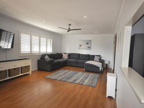 Island Time - Grafton Accommodation 1