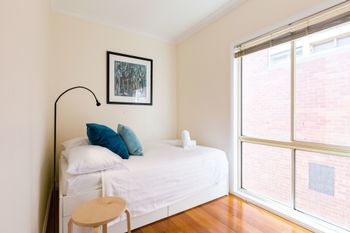 KIM 2BDR West Melbourne Apartment - Grafton Accommodation 3
