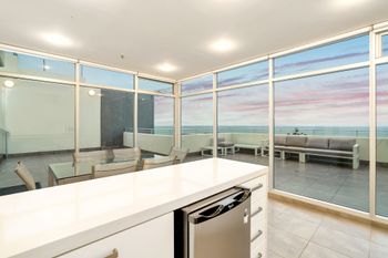 Penthouse Liberty Towers - Grafton Accommodation 1