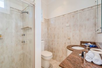 Spacious 4 Bedroom House The Hill - Grafton Accommodation 1