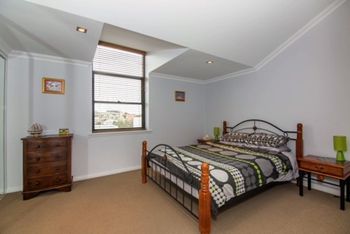 Spacious Apartment With Sea Views - Grafton Accommodation 2