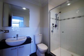 Spacious Apartment With Sea Views - Grafton Accommodation 3