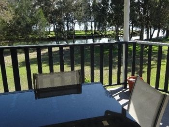 Lakeside Getaway - Grafton Accommodation 4