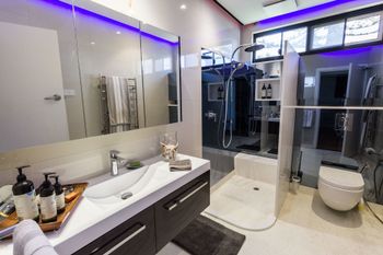 Serene Marinafront 3BR Retreat - Grafton Accommodation 5