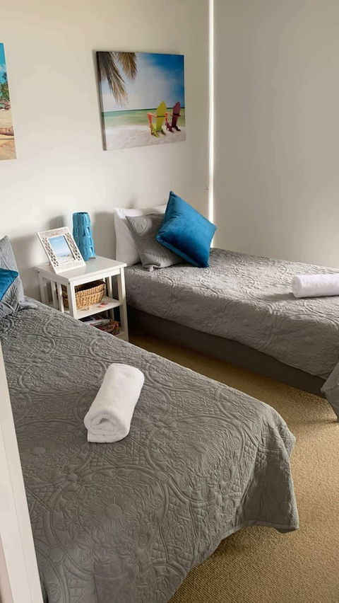 Absolute Beachfront With Views 2BR Apt - Grafton Accommodation 5