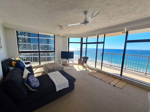 Absolute Beachfront With Views 2BR Apt - Grafton Accommodation 4
