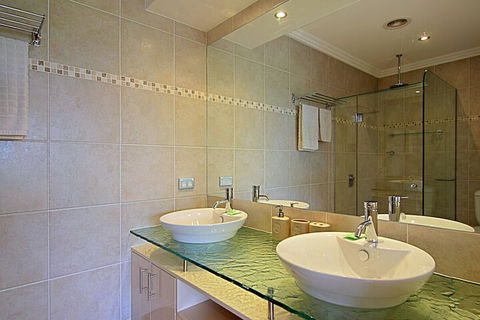 A Perfect Stay - 3 James Cook Apartments - Grafton Accommodation 4