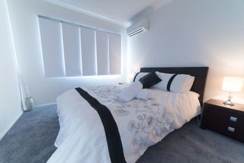 1 Bedroom Gold Coast Beachside Apt W AC + Parking - Grafton Accommodation 2