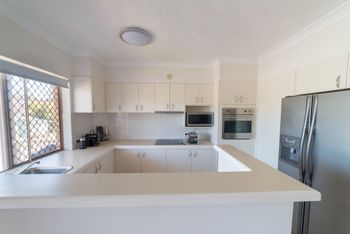 1 Bedroom Gold Coast Beachside Apt W AC + Parking - Grafton Accommodation 1
