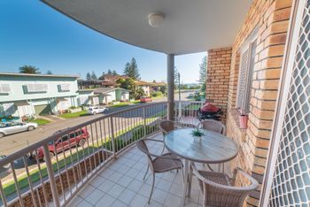 1 Bedroom Gold Coast Beachside Apt W AC + Parking - Grafton Accommodation 6