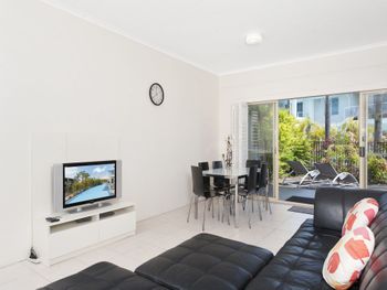 Sandy Point Road Unit 337 265 Pacific Blue - Grafton Accommodation 1
