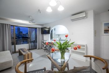 1 BR Park Breathtaking Sydney Skyline - Grafton Accommodation 4