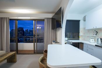 1 BR Park Breathtaking Sydney Skyline - Grafton Accommodation 6