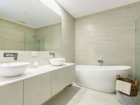 Azure Oasis - Grafton Accommodation 5