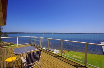 Luxury Waterfront House - Grafton Accommodation 1