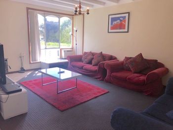 Caves Cottage - Grafton Accommodation 4