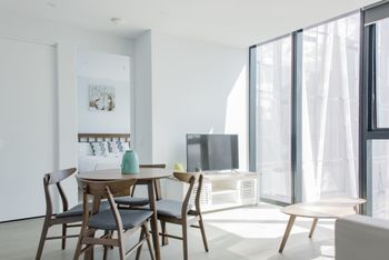 Avant Tower Apartment - Grafton Accommodation 6