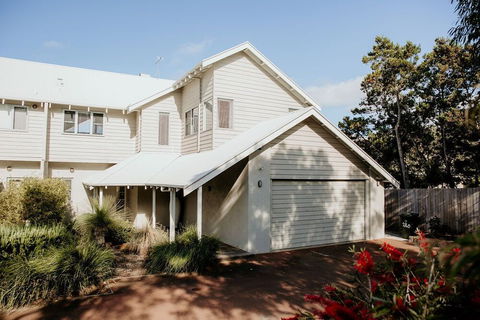 Waterfront - Grafton Accommodation 1