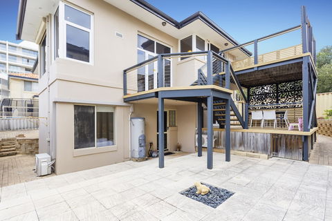 Scarborough Seaview Loft - Grafton Accommodation 0