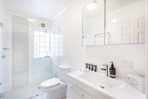 Scarborough Seaview Loft - Grafton Accommodation 6