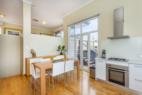 Scarborough Seaview Loft - Grafton Accommodation 3