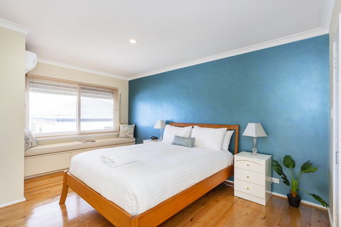 Scarborough Seaview Loft - Grafton Accommodation 2