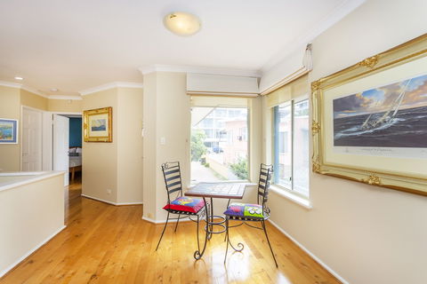 Scarborough Seaview Loft - Grafton Accommodation 1