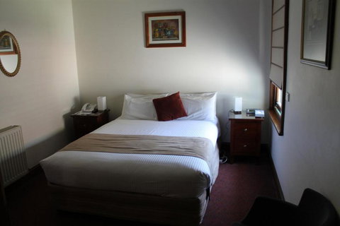 The Dormie House - On The Golf Course - Grafton Accommodation 4