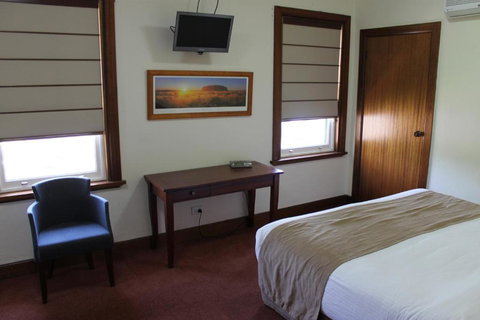 The Dormie House - On The Golf Course - Grafton Accommodation 3