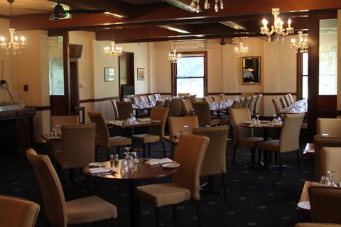 The Dormie House - On The Golf Course - Grafton Accommodation 5