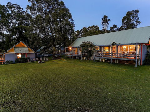 Vineyard Hill - Grafton Accommodation 0