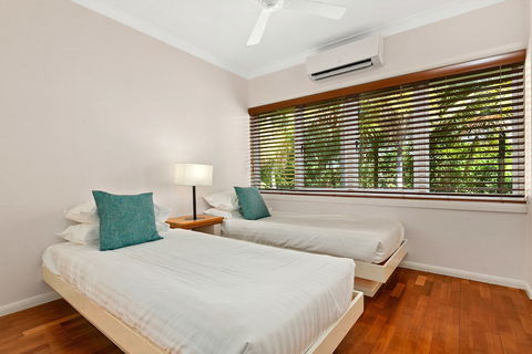 Poolside Apt In Alamanda Beachfront Resort 67 - Grafton Accommodation 4