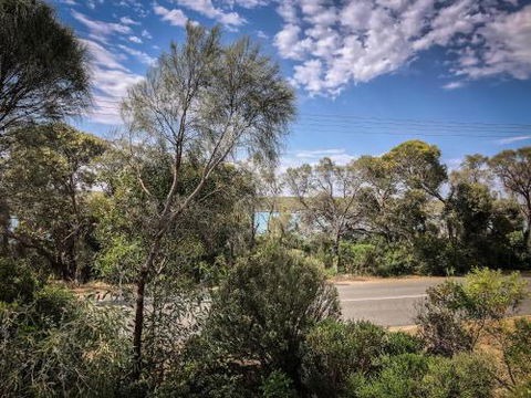 Samphire Beach House - Grafton Accommodation 2