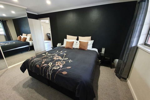 Under The Vines - Grafton Accommodation 2