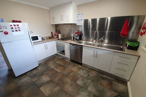 Under The Vines - Grafton Accommodation 7