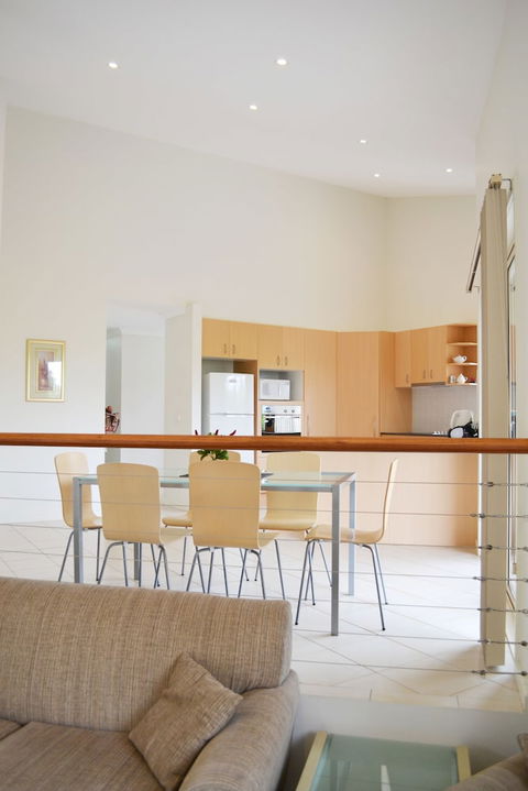 Parker By The Sea - Grafton Accommodation 4