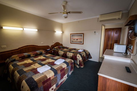 Ardeanal Motel West Wyalong - Grafton Accommodation 5