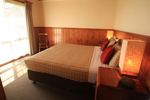 Apollo Bay Cottages - Grafton Accommodation 6