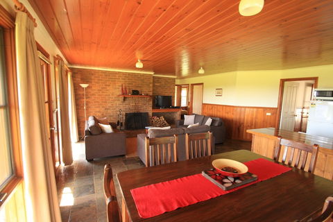 Apollo Bay Cottages - Grafton Accommodation 3