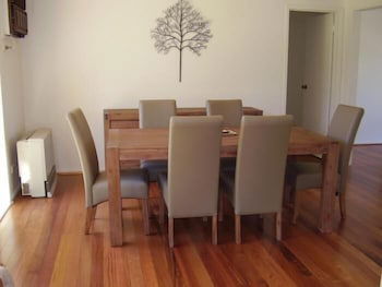 Yarra Glen Racecourse Apartments - Grafton Accommodation 3