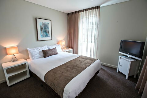 Adelaide DressCircle Apartments North Terrace - Grafton Accommodation 4