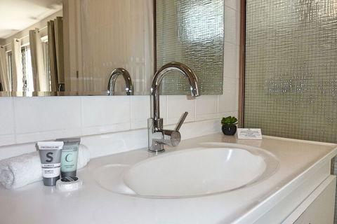 Jadran Motel & El Jays Holiday Lodge - Grafton Accommodation 7