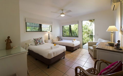 The Retreat Beach Houses - Grafton Accommodation 5
