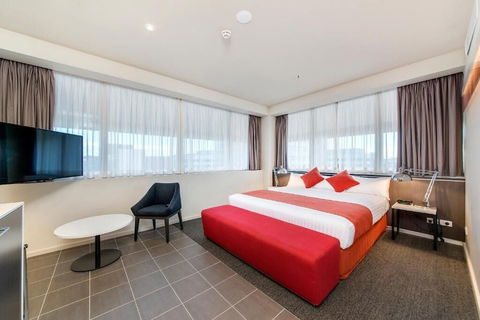 Abode Woden - Grafton Accommodation 5