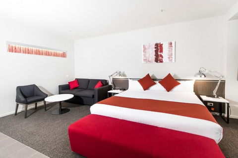 Abode Woden - Grafton Accommodation 4