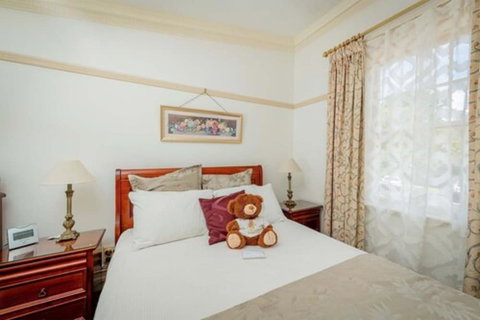 Cobb & Co Court Boutique Hotel - Grafton Accommodation 1