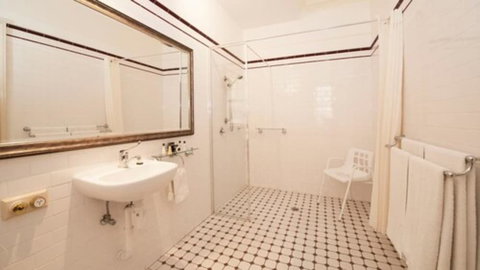 Cobb & Co Court Boutique Hotel - Grafton Accommodation 5