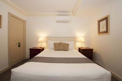 Cobb & Co Court Boutique Hotel - Grafton Accommodation 3
