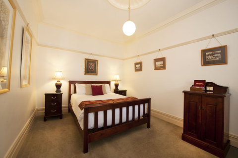 Cobb & Co Court Boutique Hotel - Grafton Accommodation 4