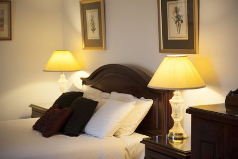 Cobb & Co Court Boutique Hotel - Grafton Accommodation 0